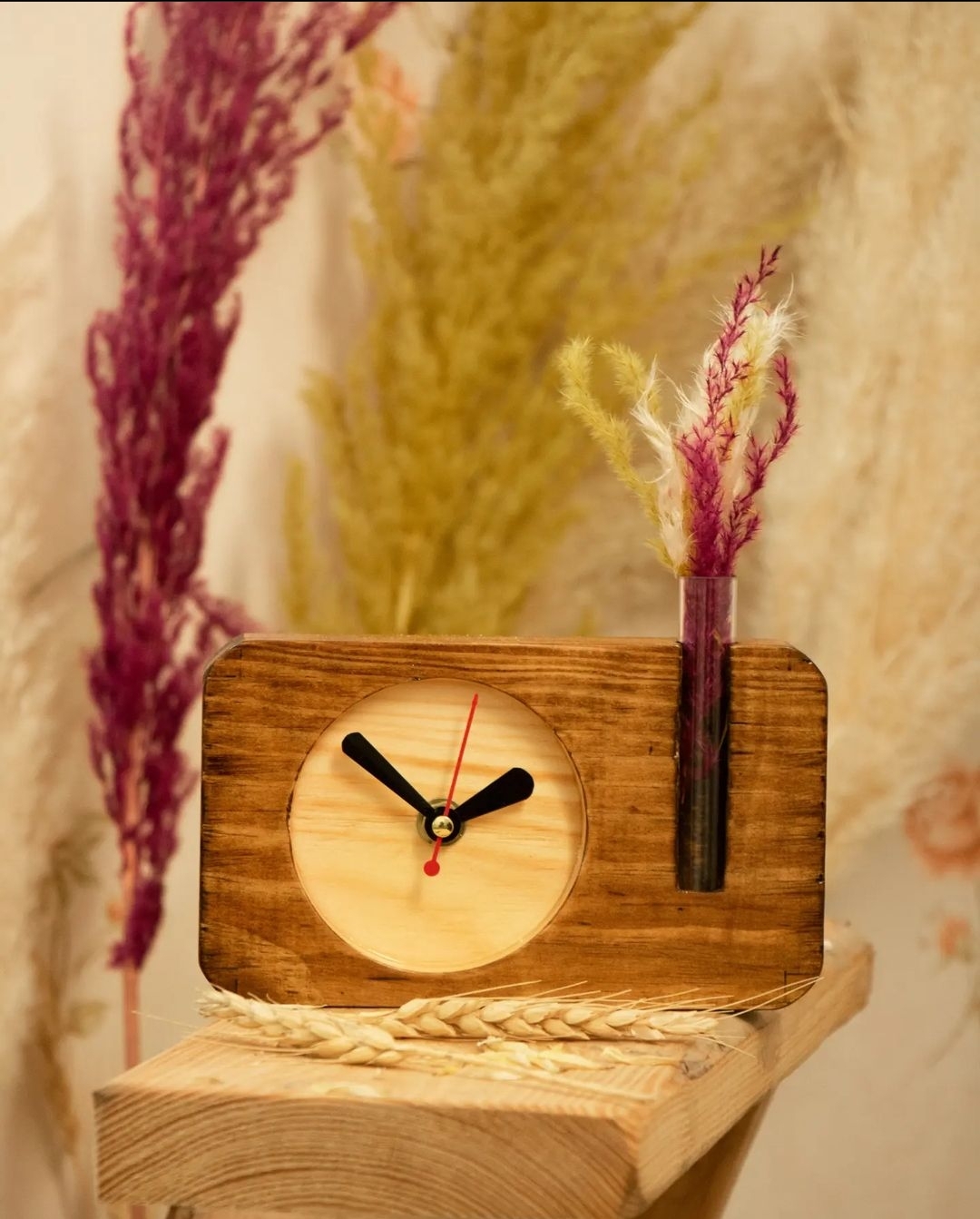 ساعت رومیزی همراه گلدان شیشه نمایان قابلیت صفحه و عقربه شبتاب چوب فنلاندی ضدآب