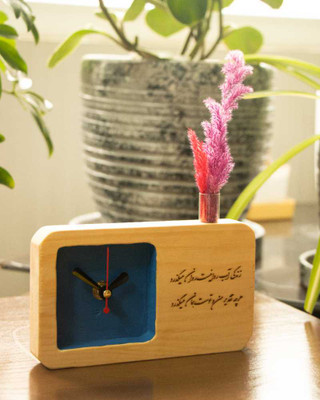 ساعت رومیزی چوبی گلدان دار قابلیت حکاکی لوگو،برند،چهره،متن وشعرمتریال چوب فنلاندی