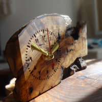 ساعت روستیک رومیزی متریال چوب خوش نقش زیتون جنگلی موتورتایوان