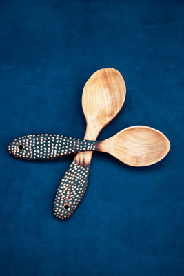 قاشق غذاخوری چوبی طرح دار ساخته شده از چوب زیبای زبان گنجشک