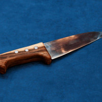 تخته گوشت شاخ گوزنی ساخته شده ازچوب خوش نقش گردوسیاه کردستان به همراه چاقو ست شده