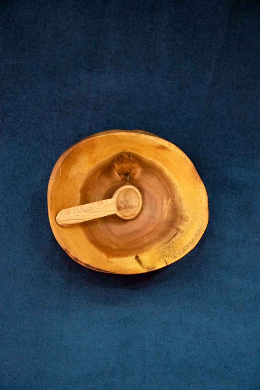 پیاله چوبی روستیک ساخته شده از چوب سرسخت زیتون وحشی