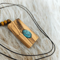 گردنبندچوبی اسپرت ساخته شده از چوب زیتون وسنگ فیروزه اصل نیشابور