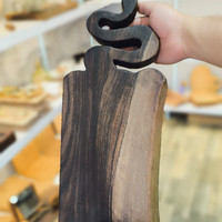 تخته گوشت وتخته سرو چوبی به همراه قاشق ست ساخته شده از چوب گردوسیاه کردستان طرح دسته مار